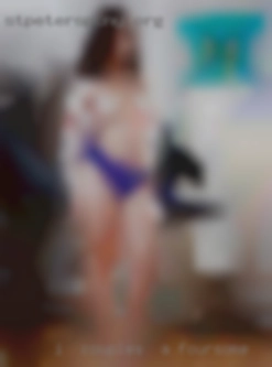 I  couples for a foursome am 31 years old and wanting to fuck.